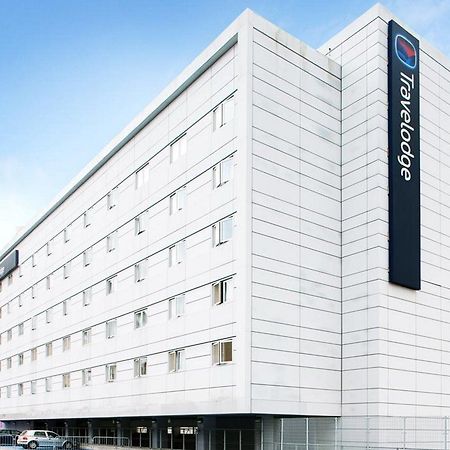 Travelodge London Feltham Exterior photo